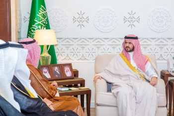 نائب أمير الشرقية يستقبل رئيس جمعية نور للدعوة والإرشاد بالمنطقة - اليوم 