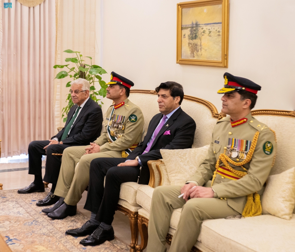 وزير الدفاع يلتقي رئيس وزراء جمهورية باكستان - واس