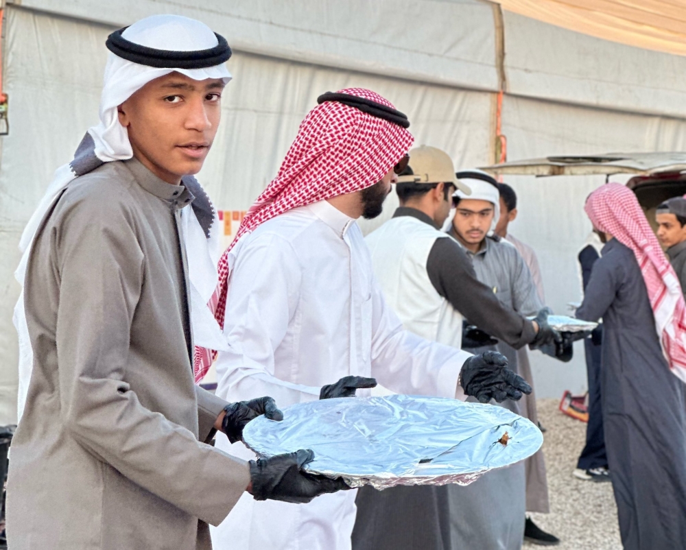 تفطير 1,300 صائم من الجاليات والمسافرين بمشروع جمعية الدعوة برفحاء - إكس الجمعية