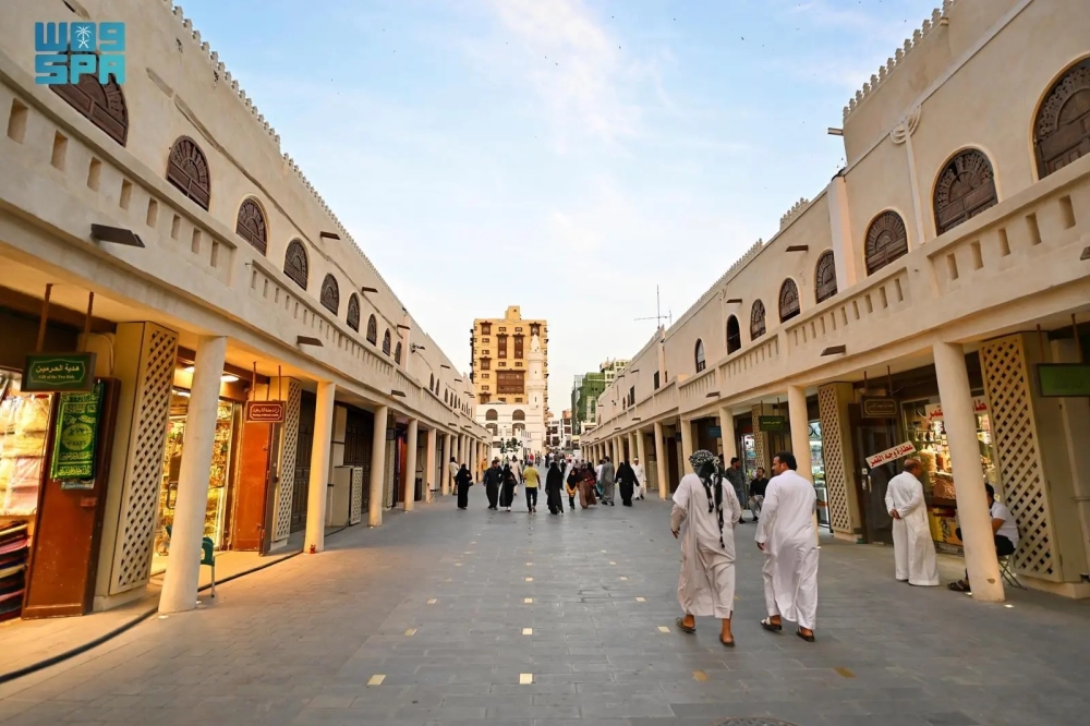 'شارع قابل' رئة يتنفس منها تجار جدة
