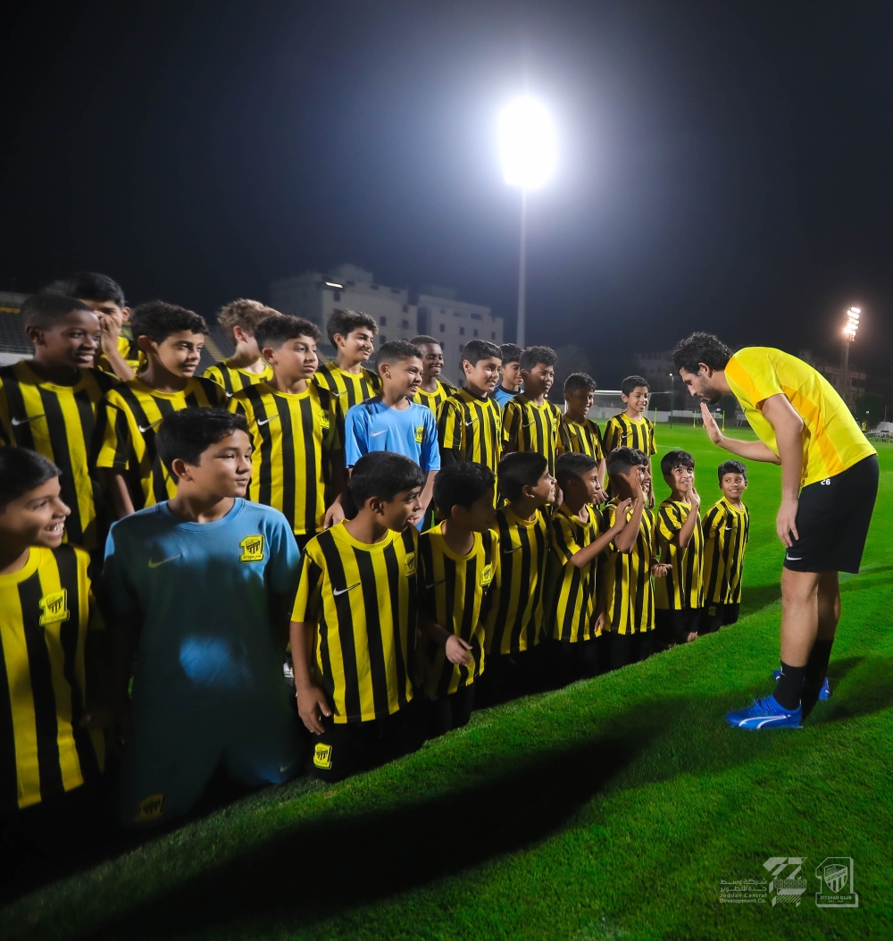 لفتة رائعة من نجوم الاتحاد لأبطال البراعم 