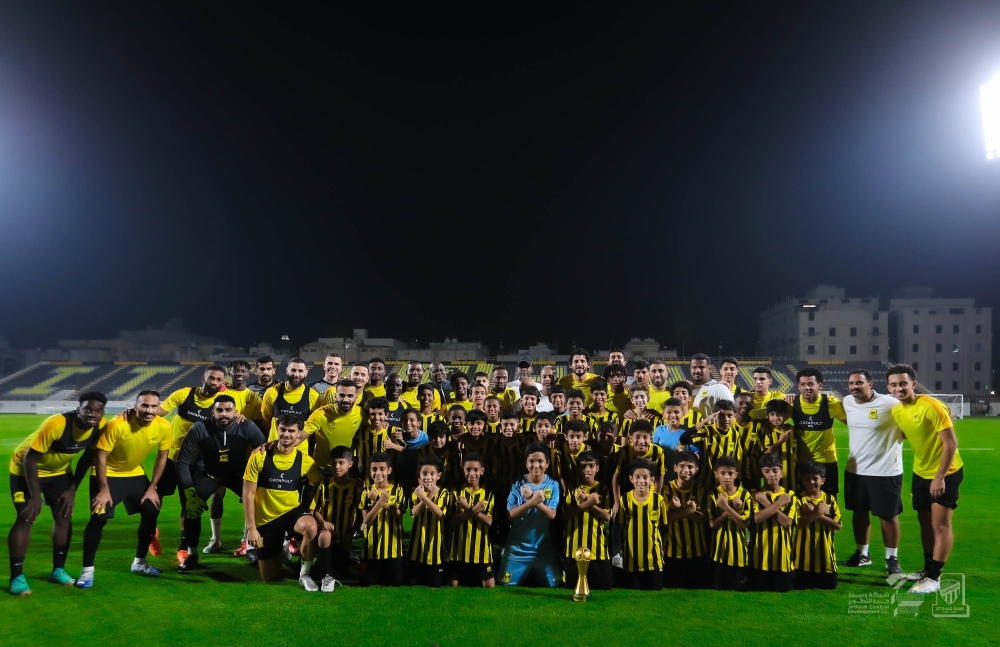 لفتة رائعة من نجوم الاتحاد لأبطال البراعم 