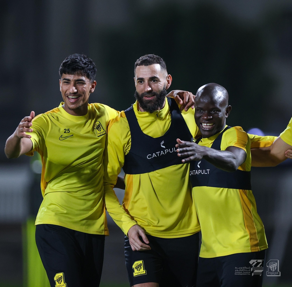 بنزيما يعزز صفوف الاتحاد في مواجهة الفيحاء