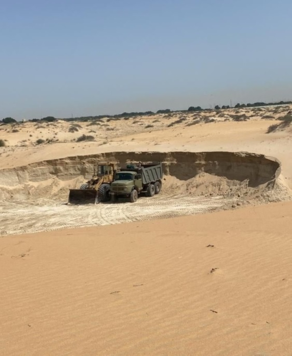 ضبط 8 آليات تسرق الرمال بغرب الدمام