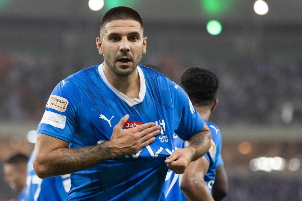 ميتروفيتش يقود هجوم الهلال أمام الشباب