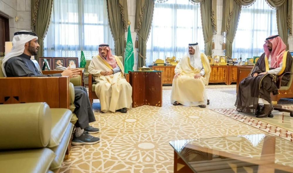 أمير منطقة الرياض يستقبل منقذ طفل الخرج- واس