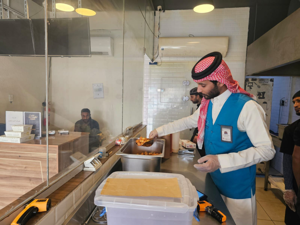قبل عيد الفطر.. جولات رقابية مكثفة على المنشآت الصحية بالشرقية