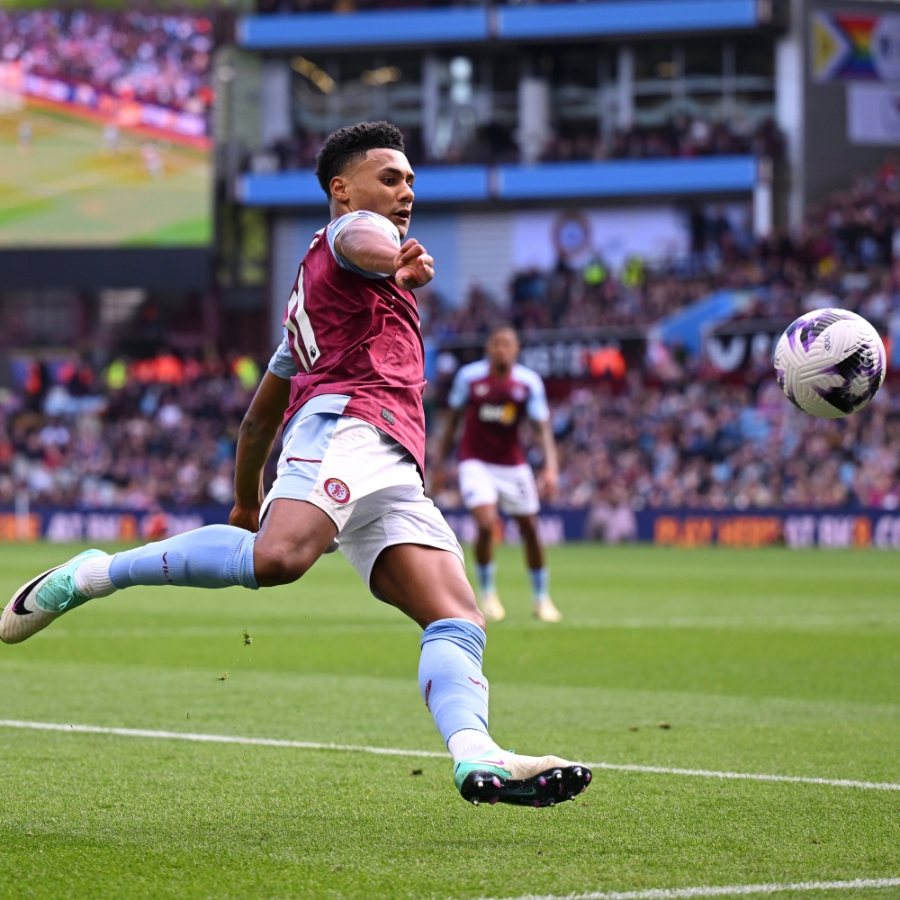 أستون فيلا الساعي للمربع الذهبي يتعادل مع برنتفورد