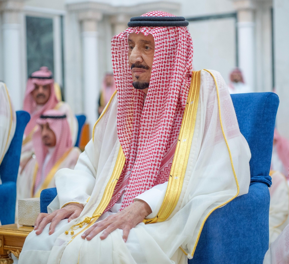خادم الحرمين الشريفين يؤدي صلاة العيد في قصر السلام بجدة- اليوم