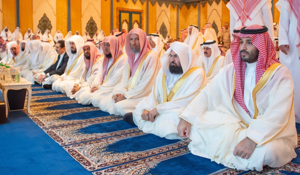 ولي العهد يؤدي صلاة عيد الفطر المبارك مع جموع المصلين في المسجد الحرام/عاجل
