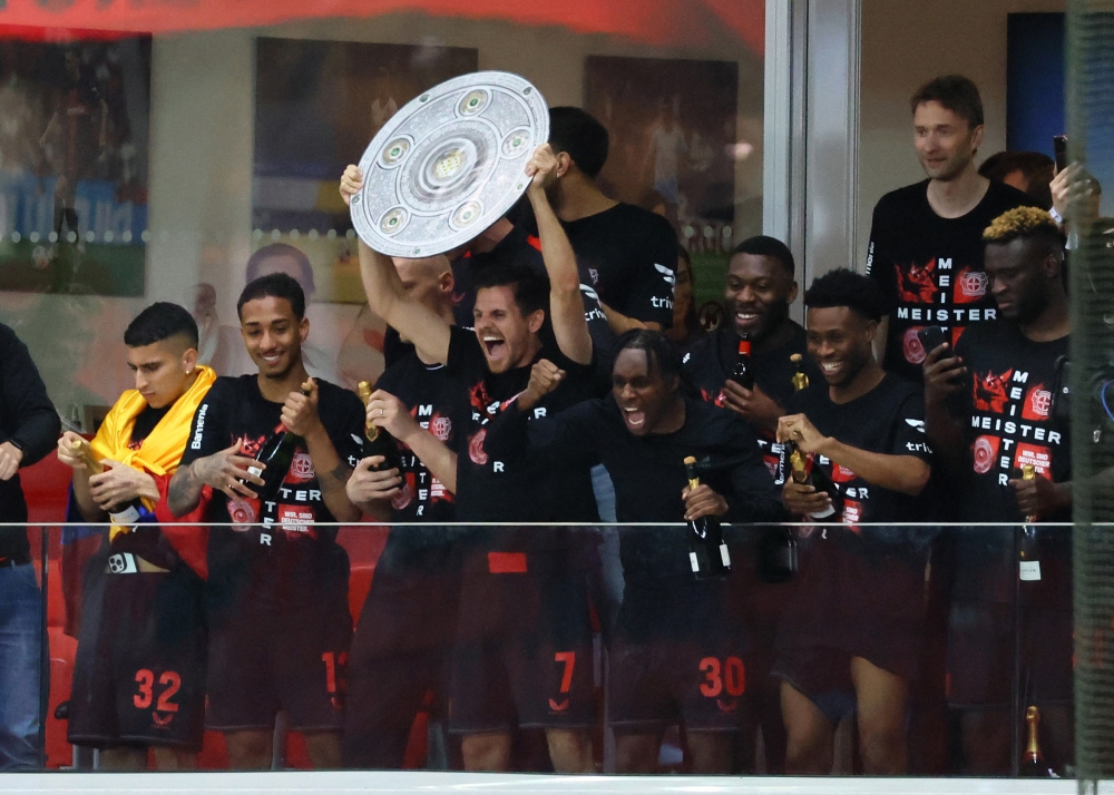 مدير ليفركوزن: لاعبو الفريق لم يناموا بشكل كاف بعد التتويج بلقب الدوري