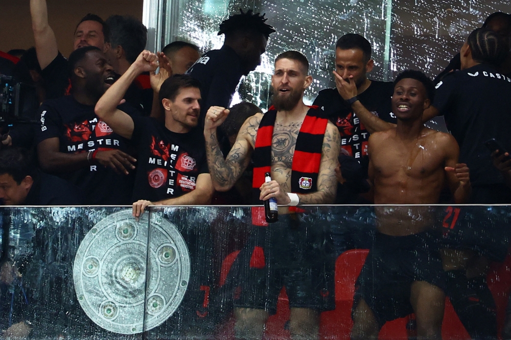 مدير ليفركوزن: لاعبو الفريق لم يناموا بشكل كاف بعد التتويج بلقب الدوري