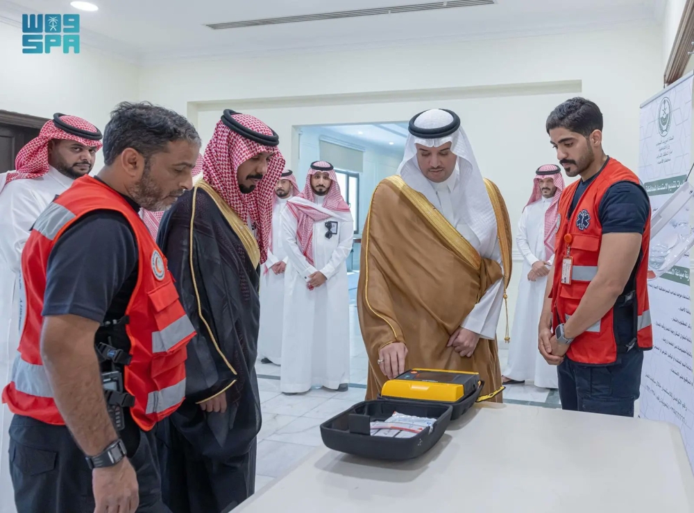 بتركيب جهاز الإنعاش القلبي الرئوي.. محافظ الأحساء يُدشن مبادرة الهلال الأحمر