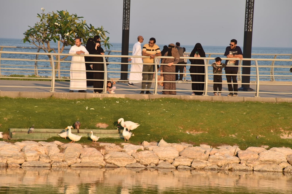 الألعاب المائية تجذب المتنزهين في الشرقية - اليوم 