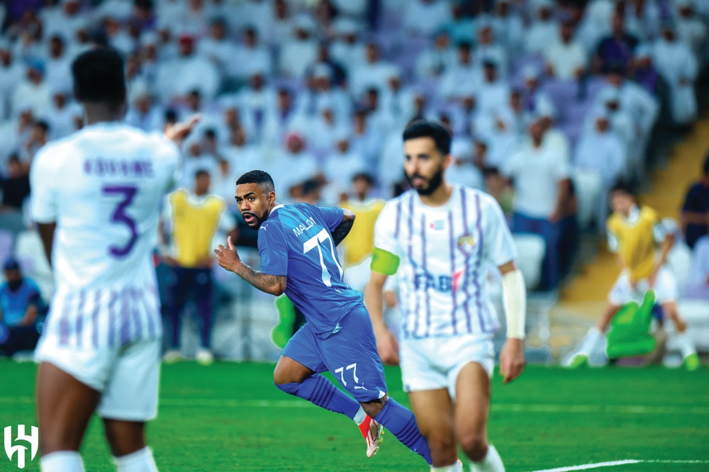 العين يفقد أحد نجومه أمام الهلال بسبب الإنذارات