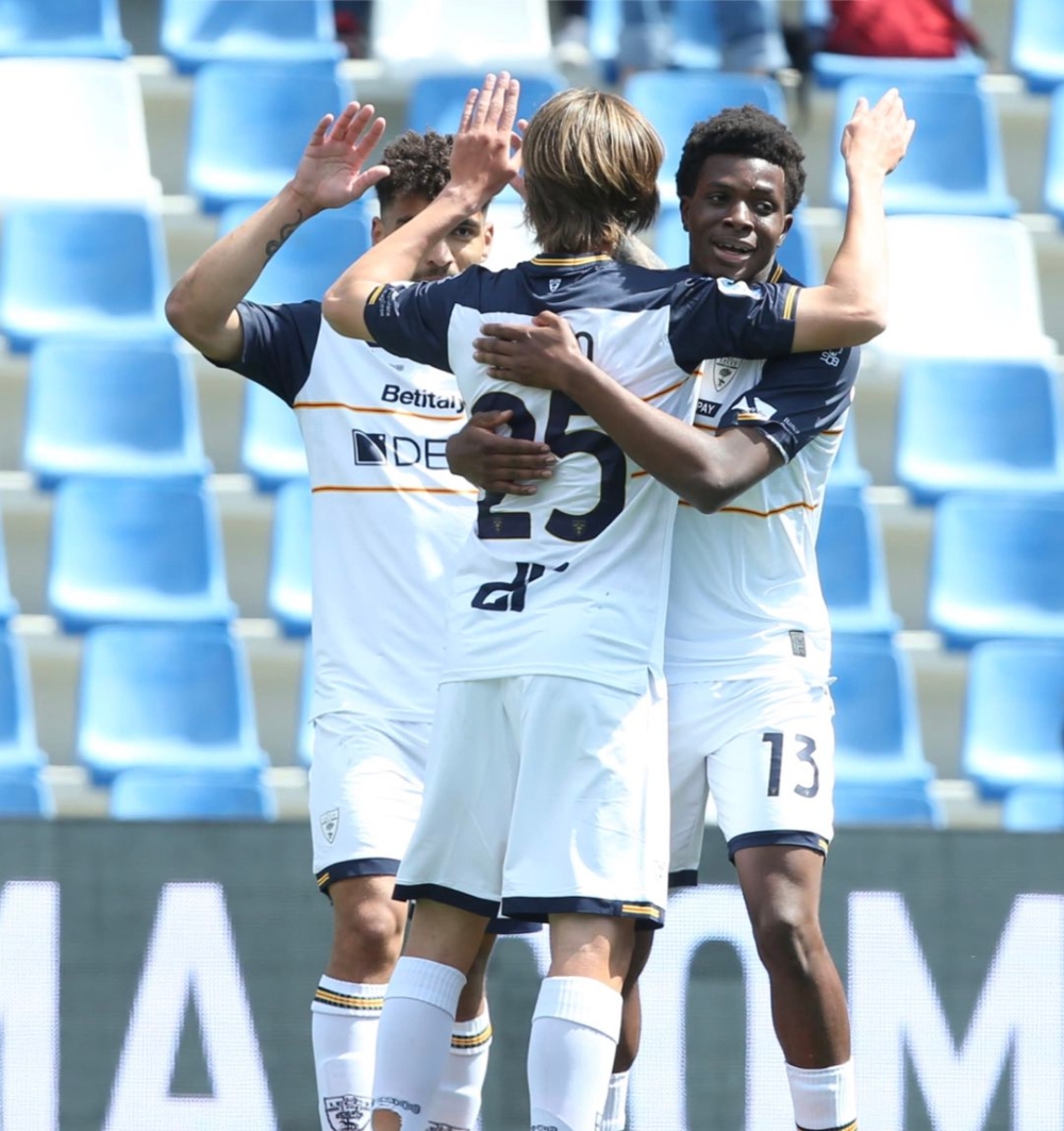 ليتشي يضاعف محنة ساسولو في الدوري الإيطالي