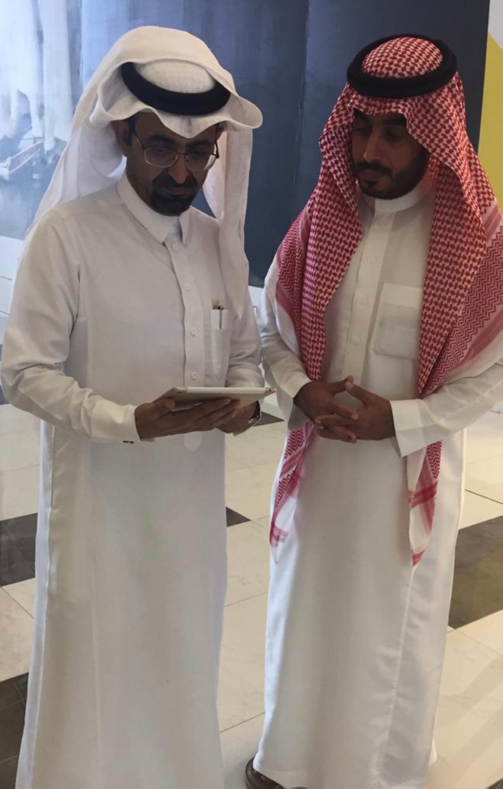 باحثون من 