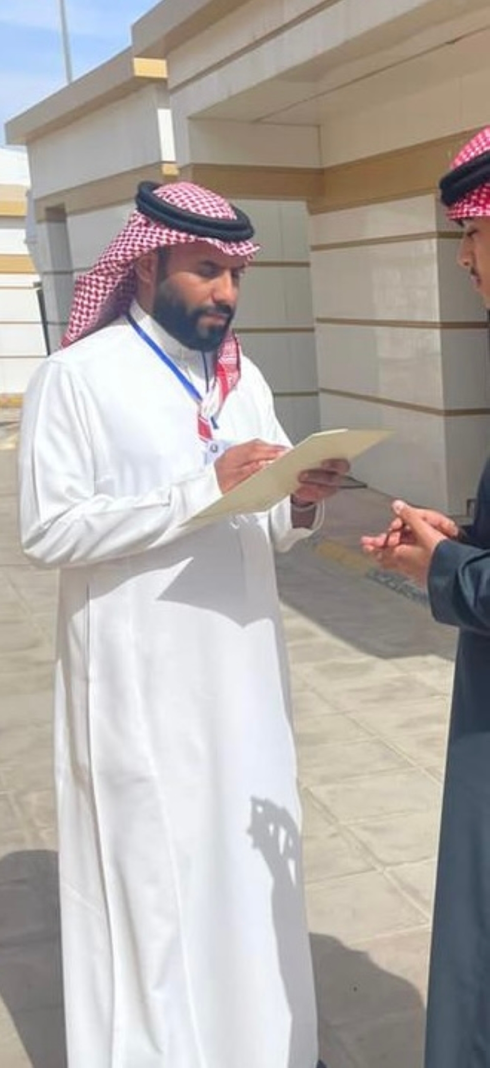 باحثون من 