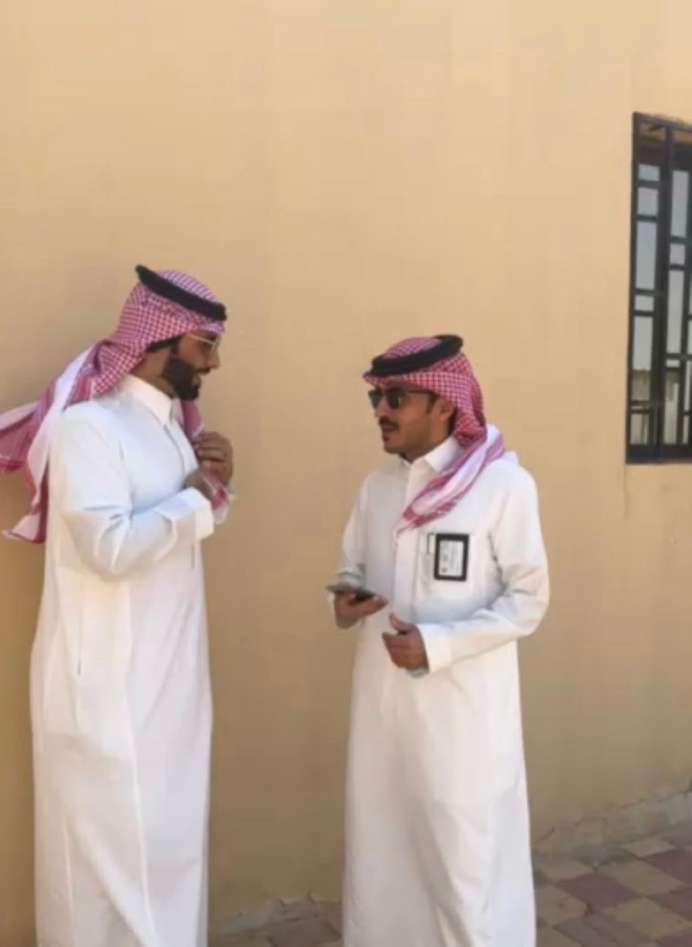باحثون من 