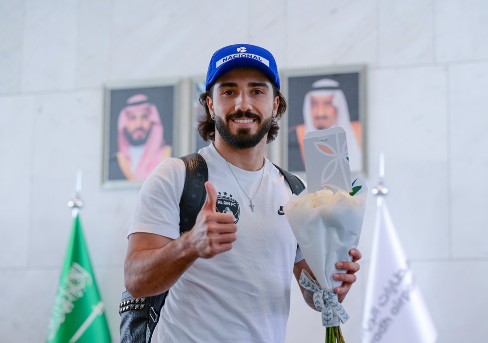 بعثة العين تصل إلى الرياض قبل مواجهة الهلال الحاسمة