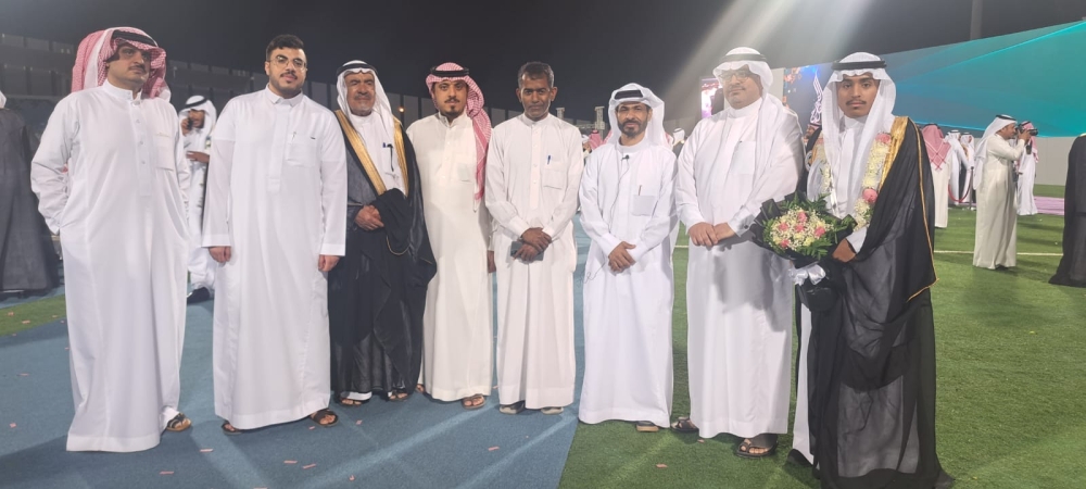 أهالي خريجين جامعة الملك فيصل يعبرون عن فرحتهم الغامرة بالتخرج

