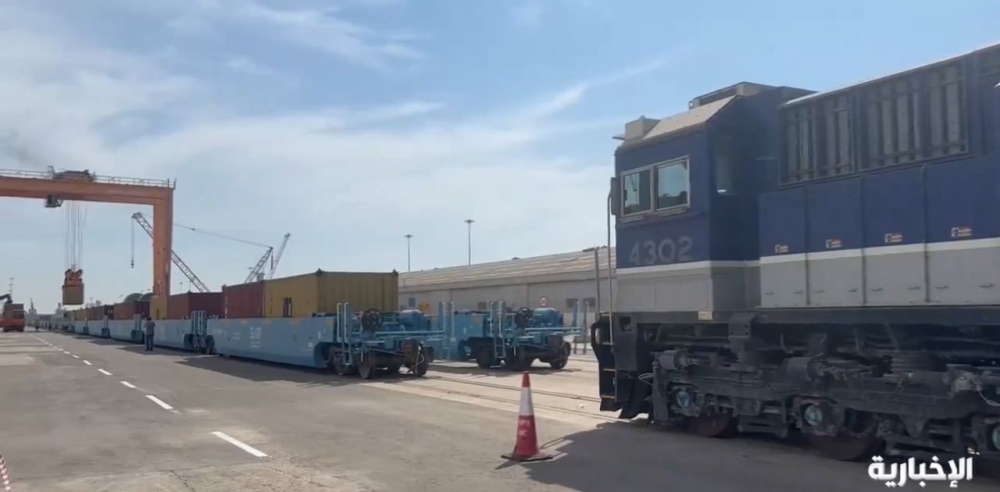 انطلاق أول رحلة قطار من ميناء الجبيل إلى الرياض الجاف.. اليوم