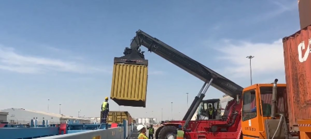 انطلاق أول رحلة قطار من ميناء الجبيل إلى الرياض الجاف.. اليوم