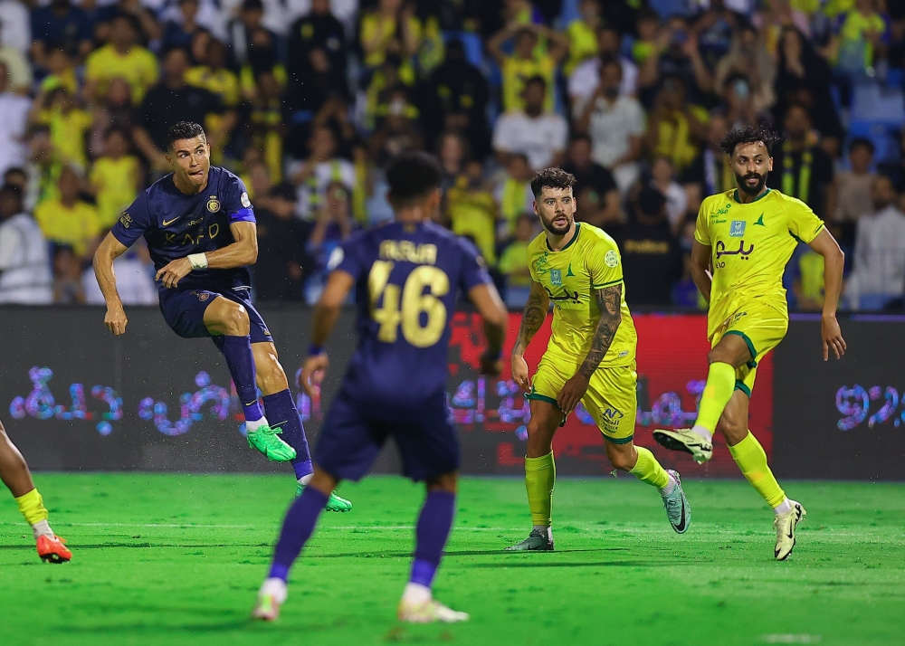 لابورت يقود النصر للفوز على الخليج