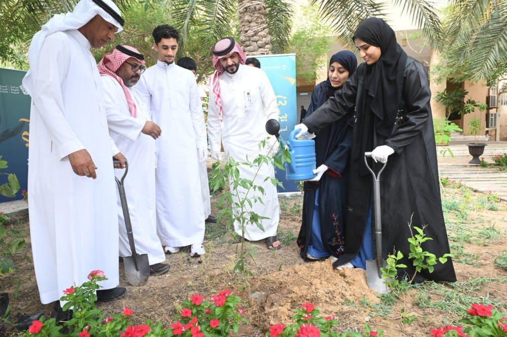 طلاب وطالبات الأحساء يشاركون في تدشّن أسبوع البيئة