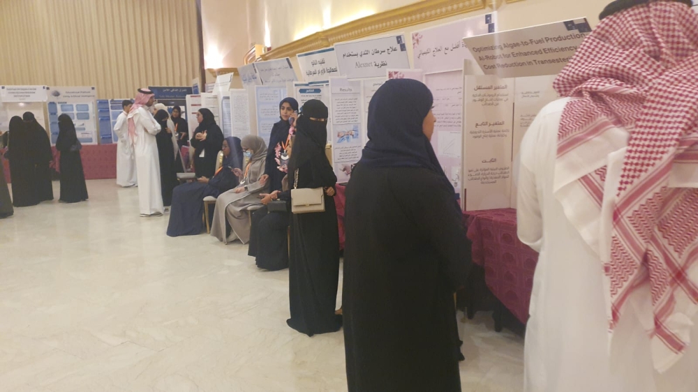 طالبة تبتكر جهازًا لمرضى الدم المنجلي يحد من نوبات الألم