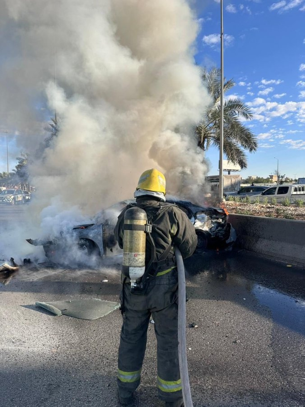 جدة.. 'الدفاع المدني' يخمد حريقًا بمصنع دون إصابات