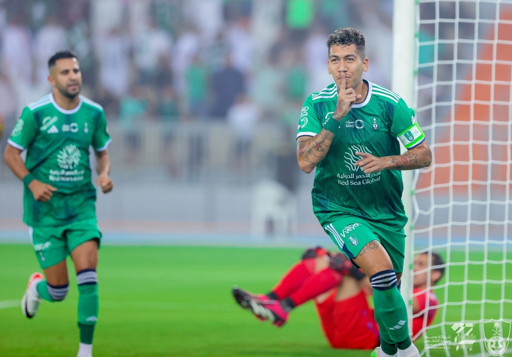 روبرتو فيرمينو.. يواصل التألق مع الأهلي
