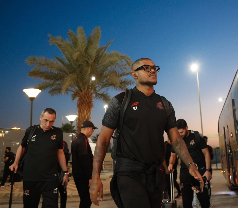 دونيس يعلن تشكيل الوحدة لمواجهة النصر