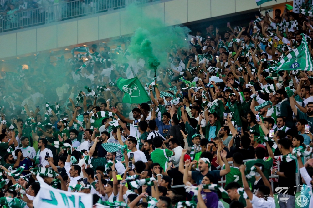 جماهير الأهلي تدعم لاعبيها بعد التدريبات