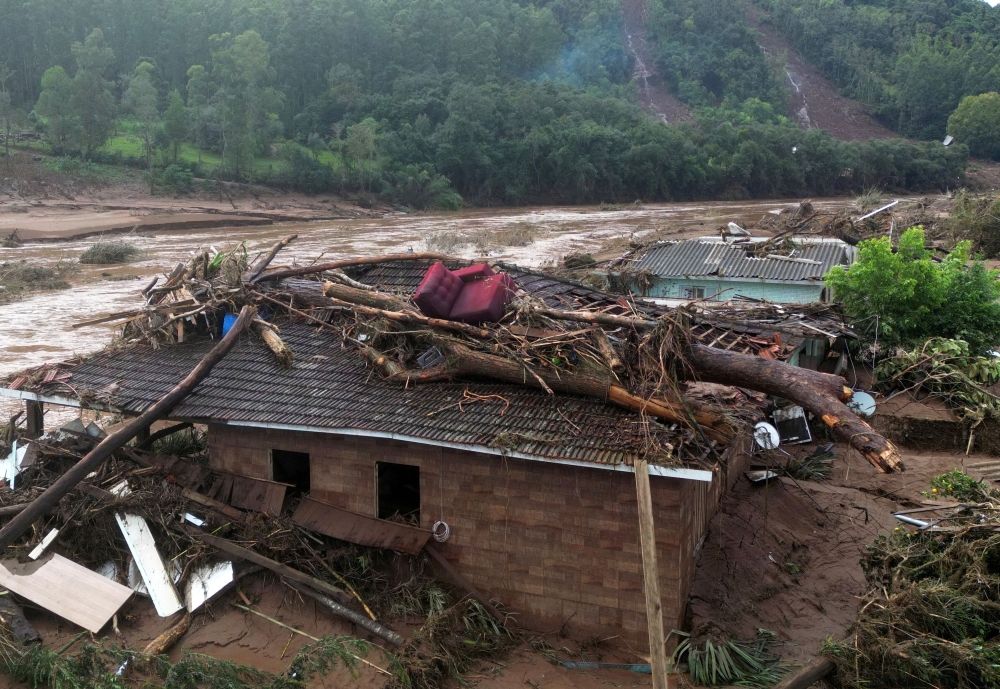 البرازيل.. ارتفاع عدد ضحايا الأمطار إلى 66 قتيلًا و100 مفقود