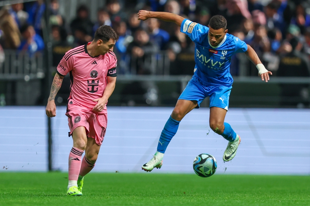 الهلال يرحب برحيل محترفه