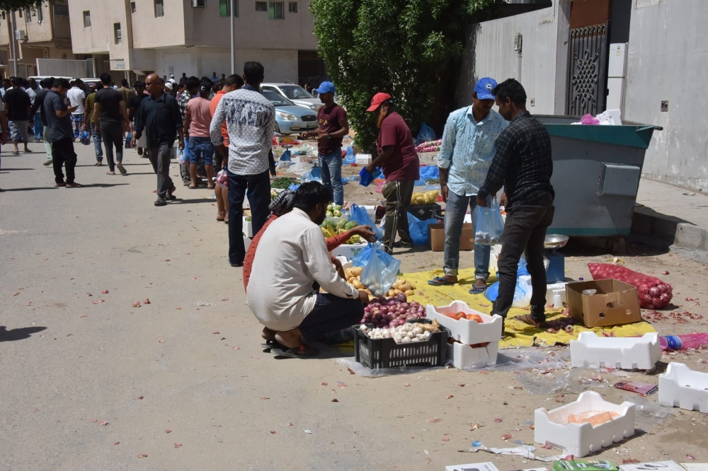 سوق عشوائية للعمالة الوافدة في 