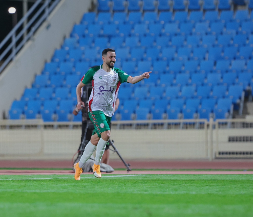 الخلود إلى وصافة يلو مؤقتا بثنائية في شباك جدة