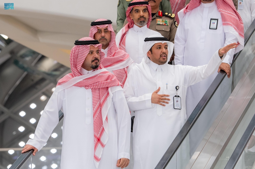 أمير المدينة المنورة يزور مطار الأمير محمد بن عبدالعزيز - واس