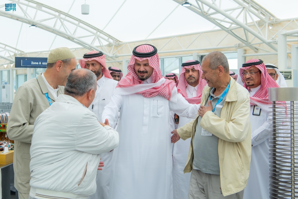 أمير المدينة المنورة يزور مطار الأمير محمد بن عبدالعزيز - واس