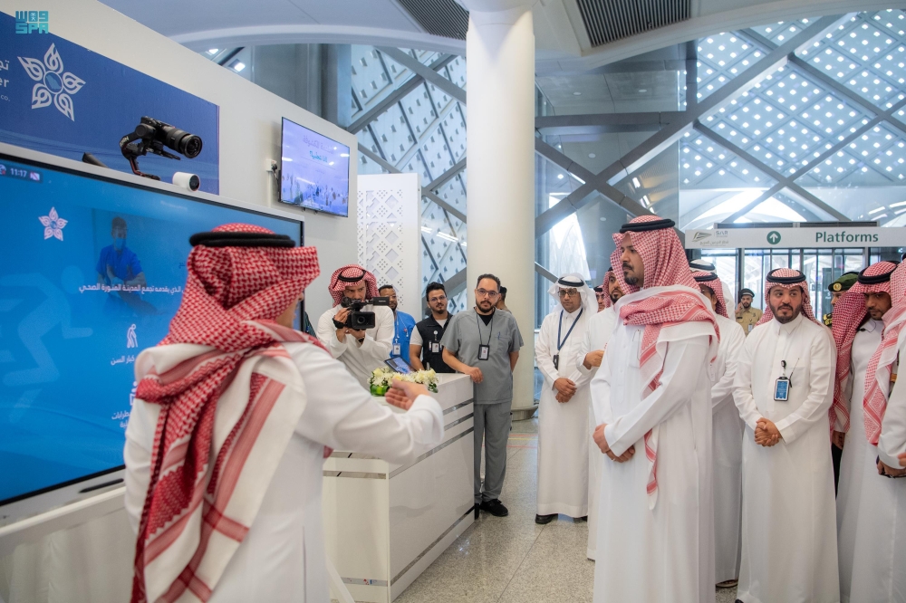 أمير المدينة المنورة يزور مطار الأمير محمد بن عبدالعزيز - واس