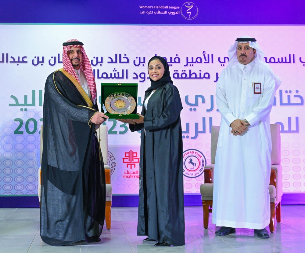 سيدات الأهلي يتوجن بالدوري النسائي لكرة اليد