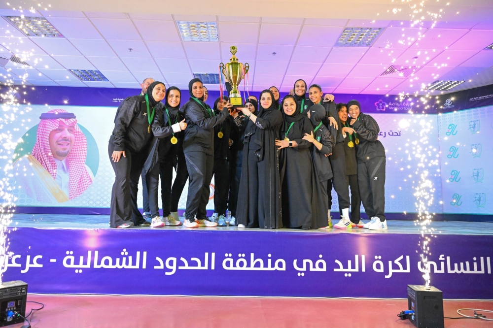 سيدات الأهلي يتوجن بالدوري النسائي لكرة اليد