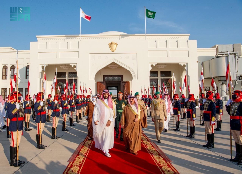 سمو ولي العهد خلال زيارته للبحرين