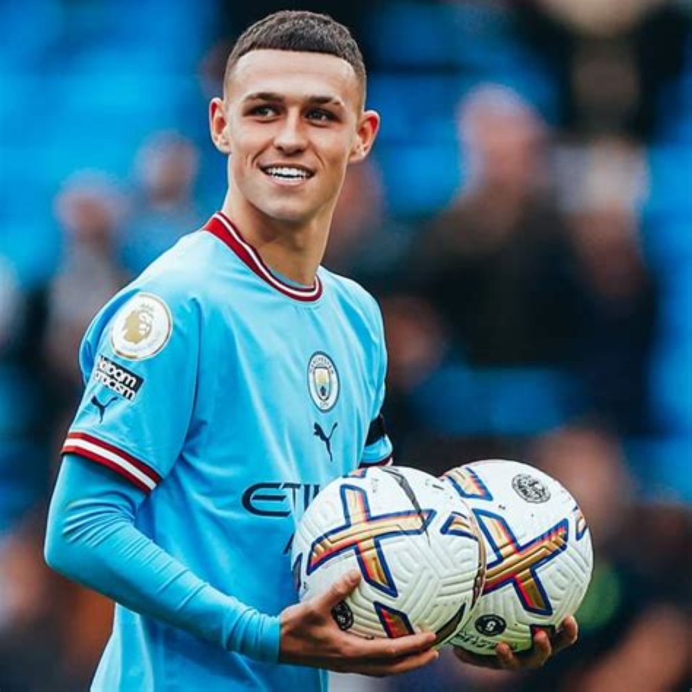 فودن يتوج بلقب أفضل لاعب في الدوري الإنجليزي هذا الموسم