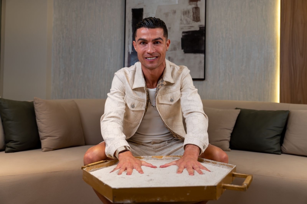 رونالدو.. بصمة يد في بوليفارد الرياض