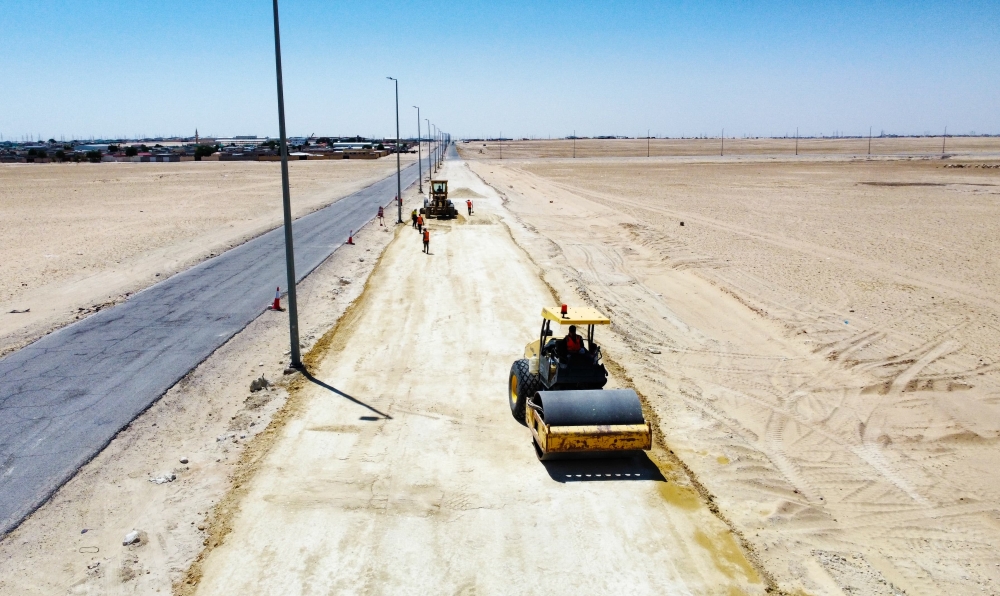 استكمال أعمال سفلتة وتطوير الشوارع بمداخل النعيرية