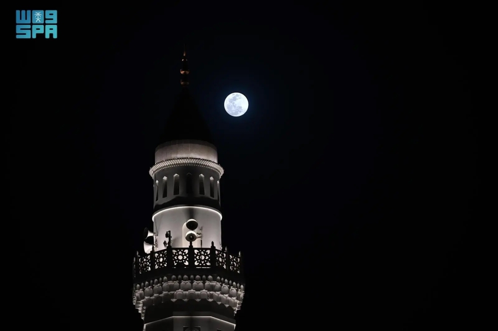 القمر البدر يزين سماء المدينة المنورة - واس