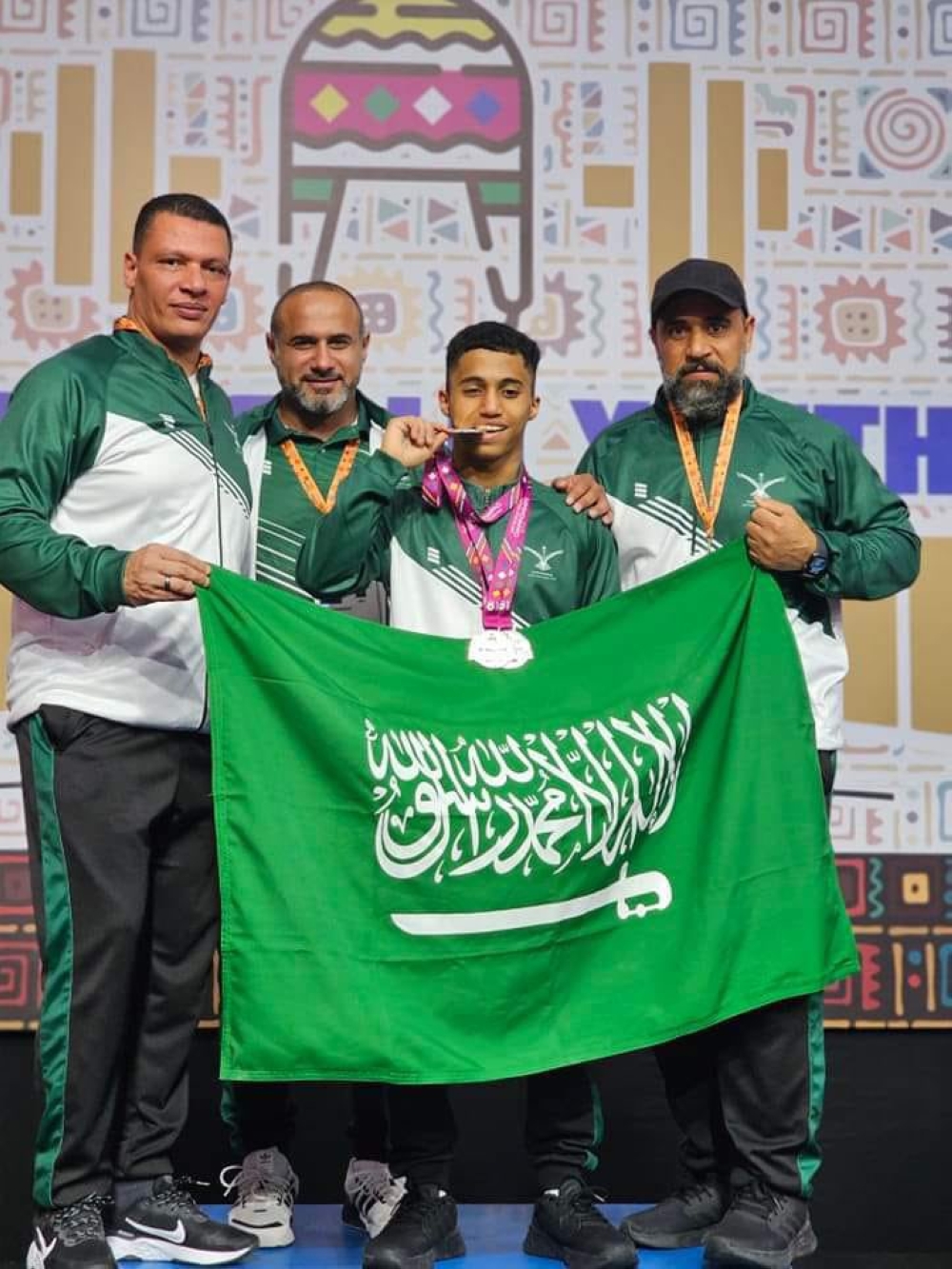 العجيـان يبهـر في 