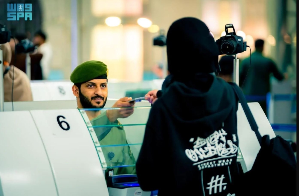 كوادر بشرية مؤهلة تستقبل ضيوف الرحمن (واس)